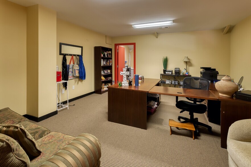 More Photos Of 462 E Henri De Tonti Blvd, Springdale Warehouse For Sale