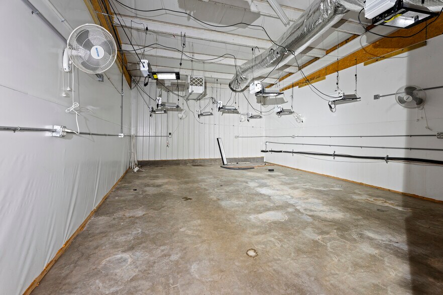 More Photos Of 57530 E Highway 59, Fairland Manufacturing For Sale