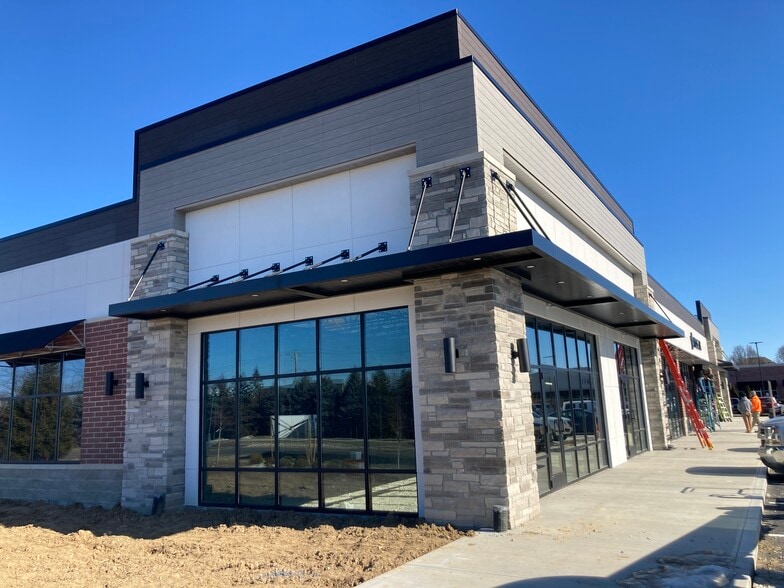 More Photos Of 10470 Olio Rd, Fortville Freestanding For Lease