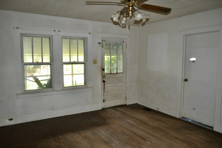 More Photos Of 31 McKinney St, Beech Island Warehouse For Sale