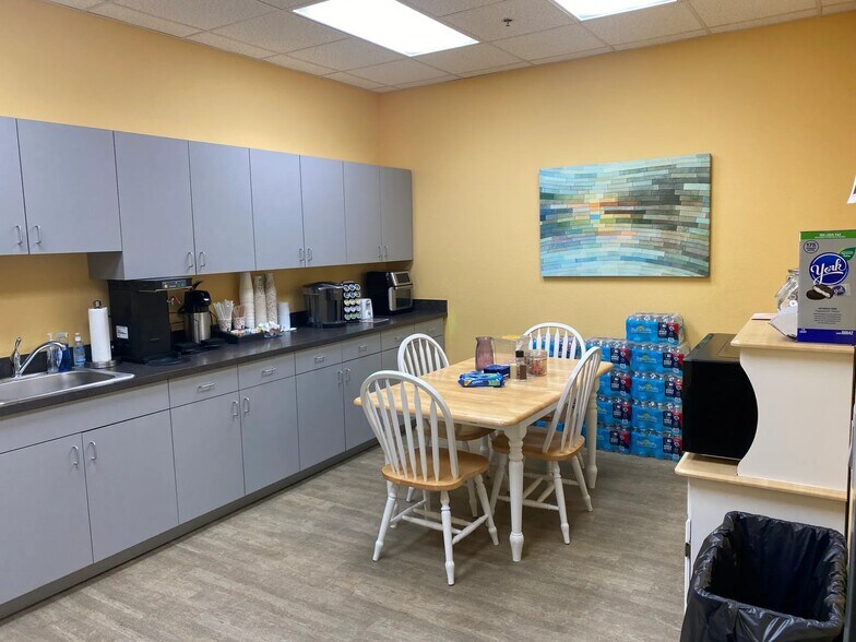 More Photos Of 242 W Central Ave, Winter Haven Office For Lease