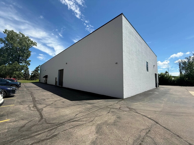 More Photos Of 1880 Birchwood Dr, Troy Warehouse For Sale
