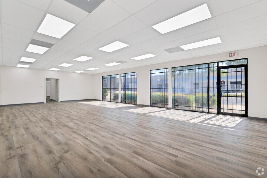 More Photos Of 2748-2758 Bingle Rd, Houston Unknown For Lease