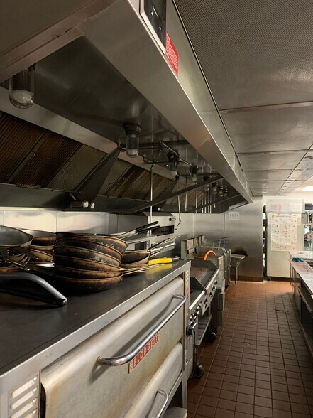 More Photos Of 401-411 Westport Rd, Kansas City Unknown For Lease