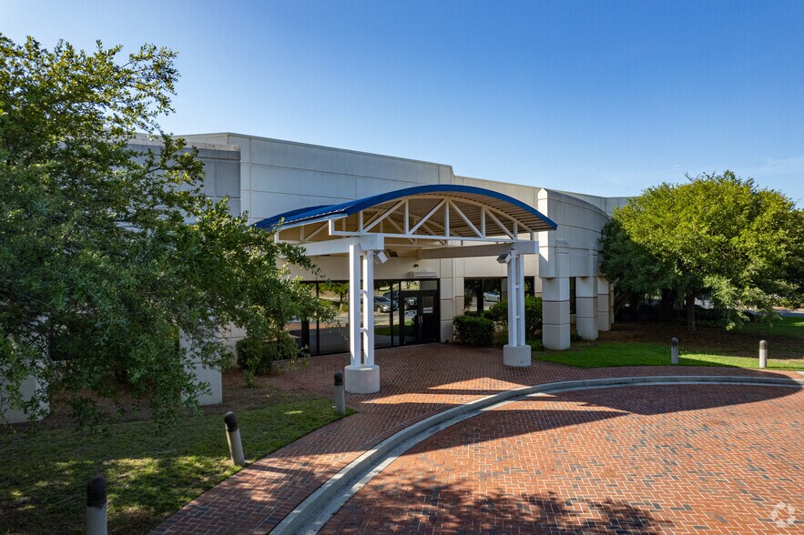 More Photos Of 1 Knowlton Way, Savannah Distribution For Lease