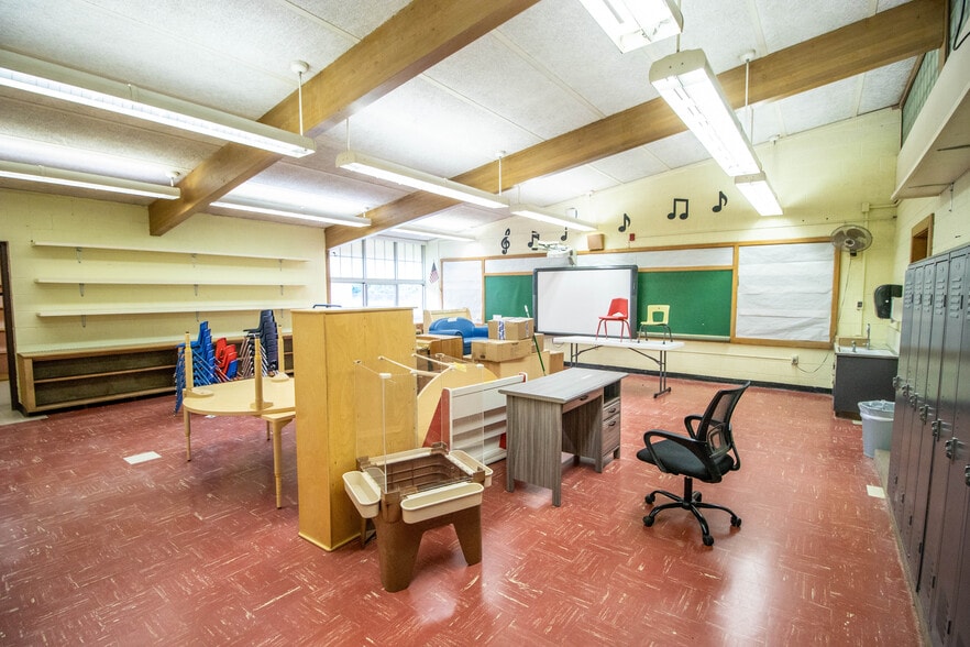 More Photos Of 11218 N Linden Rd, Clio Schools For Sale