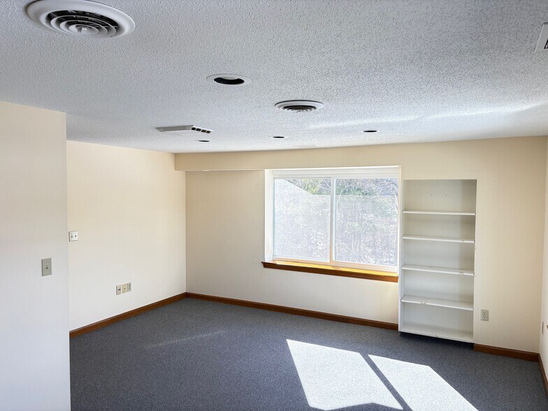 More Photos Of 86 Elm St, Hopkinton Flex For Lease