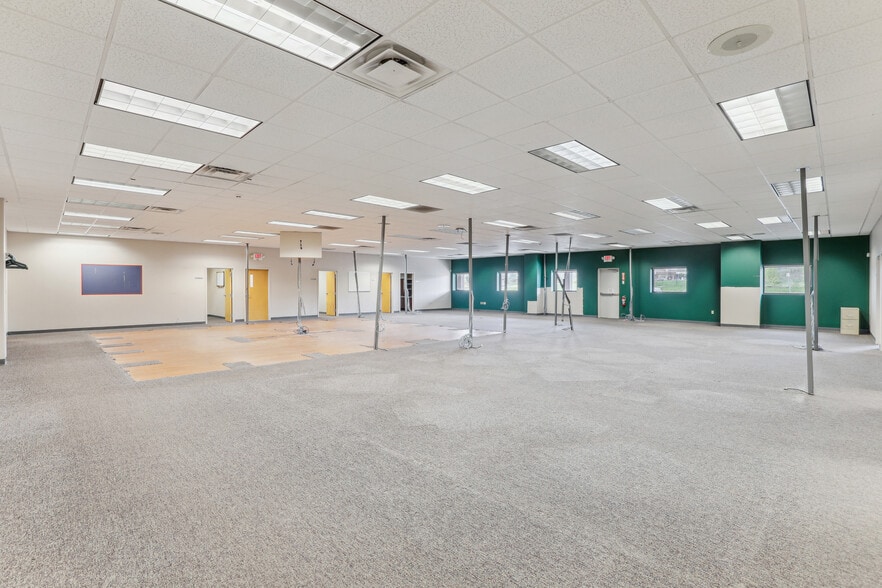 More Photos Of 60 Overbrook Dr, Monroe Flex For Sale