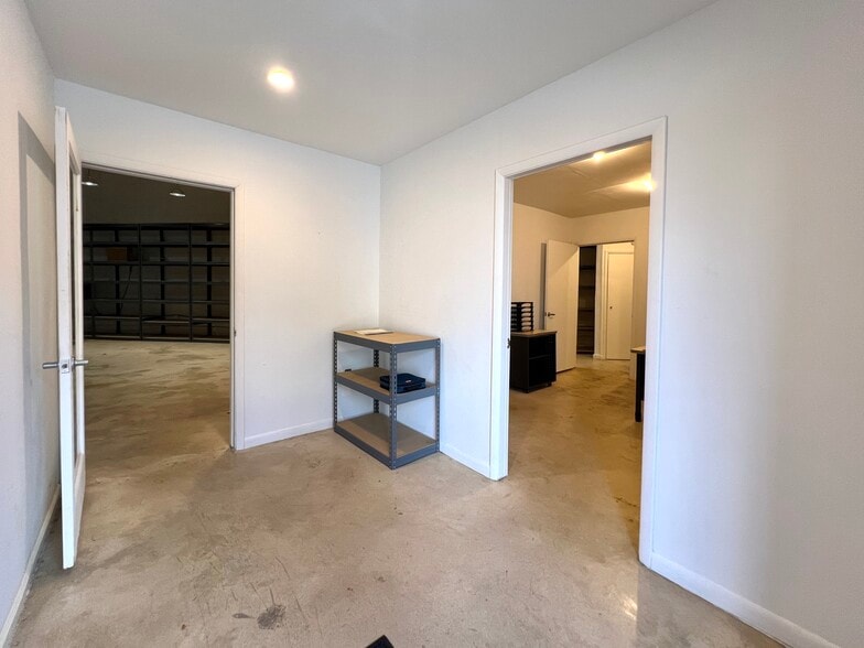 More Photos Of 4825-4829 SW 75th Ave, Miami Warehouse For Lease