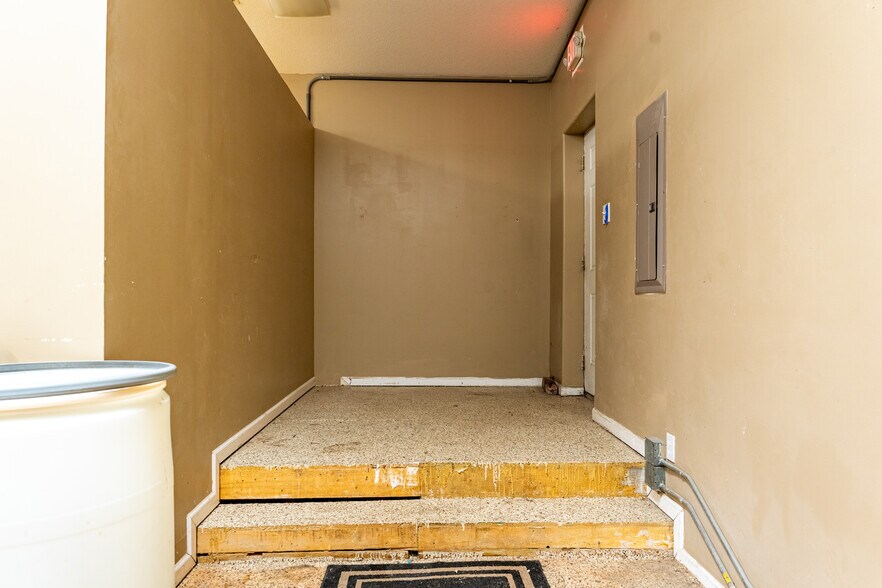 More Photos Of 620 Cherokee St, Leavenworth Storefront Retail Office For Sale
