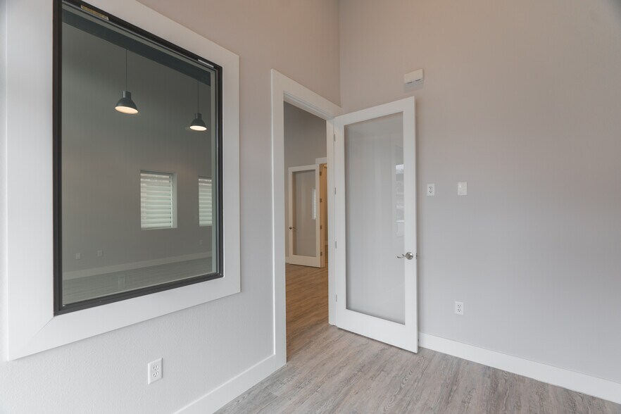 More Photos Of 350 Nursery Rd, Spring Medical For Lease