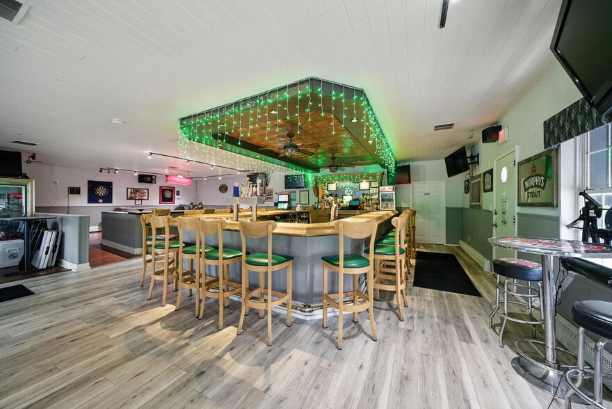 More Photos Of 260 Espanong Rd, Lake Hopatcong Restaurant For Sale