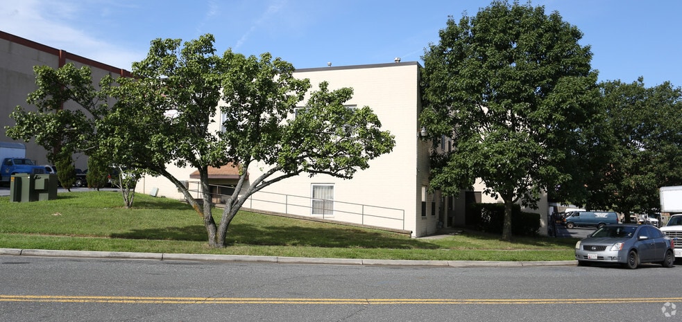 More Photos Of 3800-3844 Ironwood Pl, Landover Warehouse For Lease