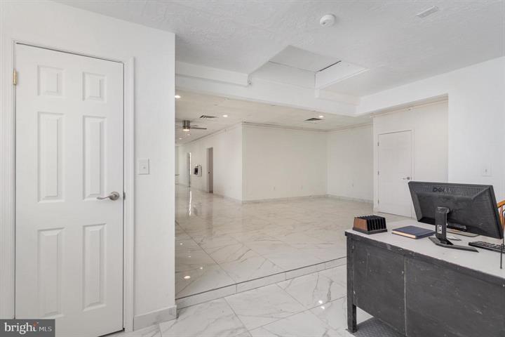 More Photos Of 1880 W Market St, York Storefront Retail Office For Sale