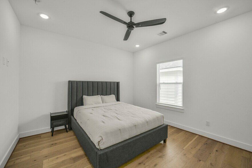 More Photos Of 316 Thornton Rd, Houston Apartments For Sale