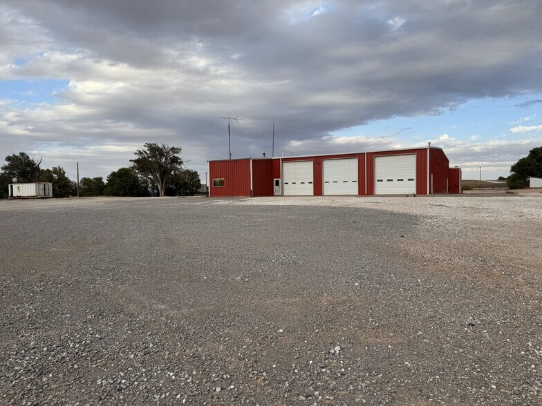 More Photos Of 110 W Twelfth St, Ringwood Warehouse For Sale