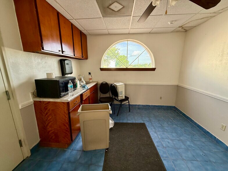 More Photos Of 3442 Holly Rd, Corpus Christi Storefront For Sale