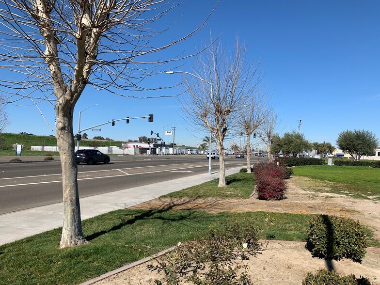 More Photos Of 4240 N Golden State Blvd, Turlock Land For Lease