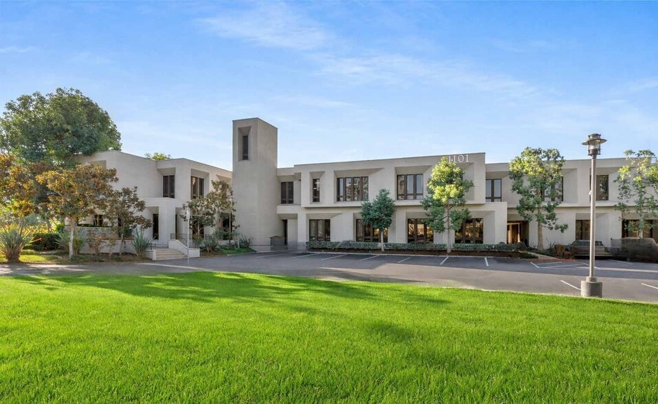 More Photos Of 1101 Dove St, Newport Beach Office For Sale