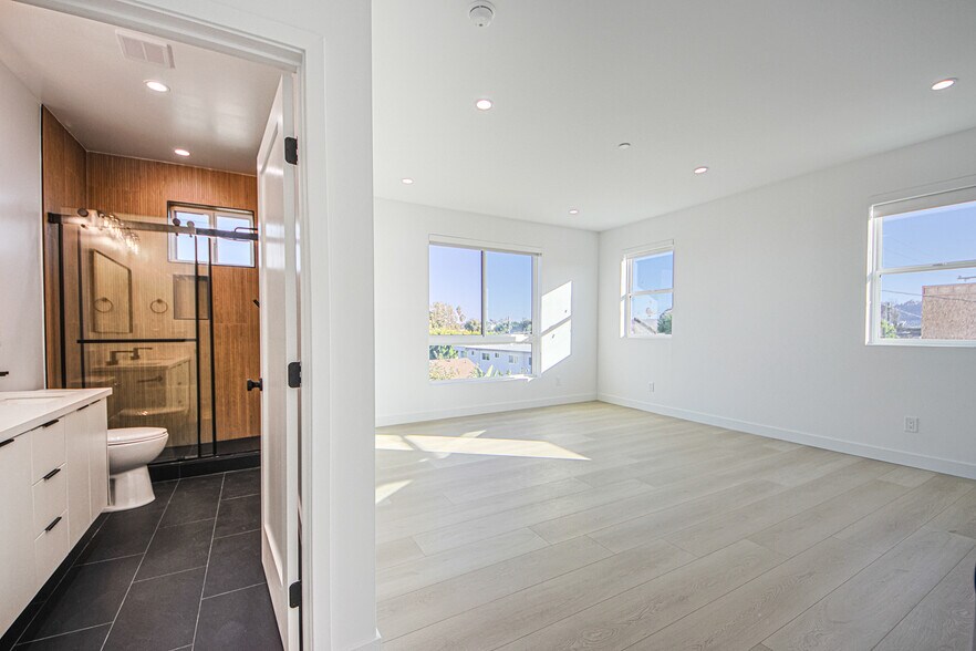 More Photos Of 2200 Thurman Ave, Los Angeles Multifamily For Sale