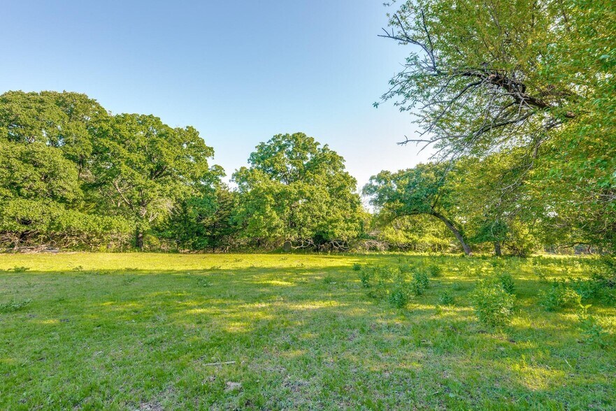 More Photos Of 1087 US Highway 377, Pilot Point Land For Sale