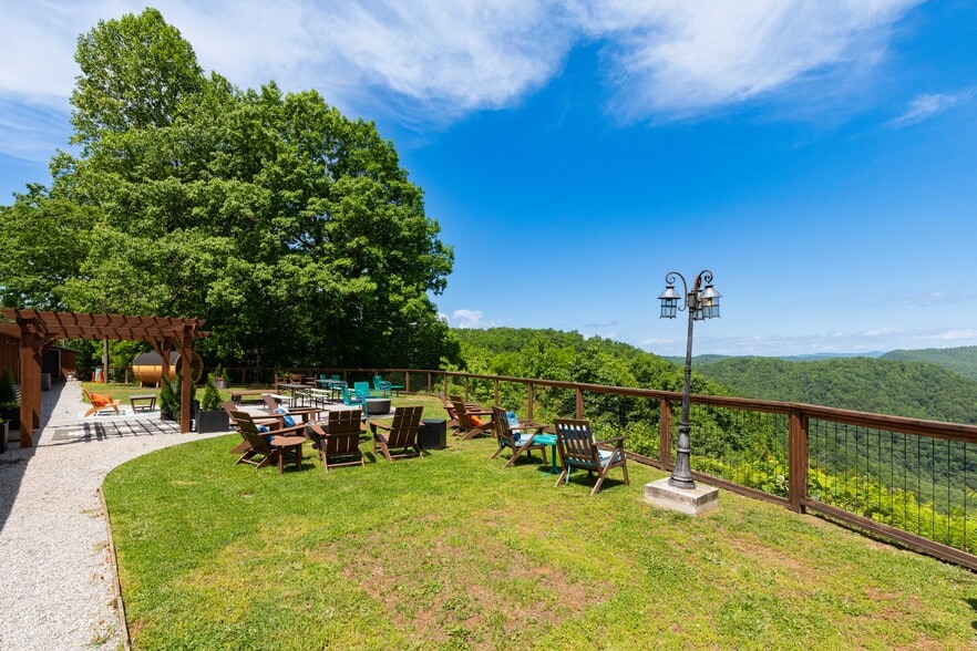 More Photos Of 1793 Holbert Cove Rd, Saluda Hotel For Sale