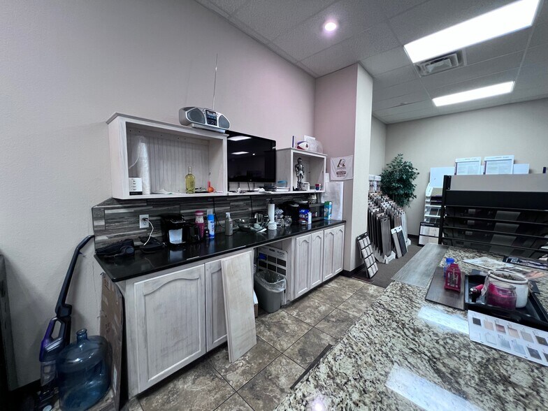 More Photos Of 4710 Bell St, Amarillo Storefront For Sale