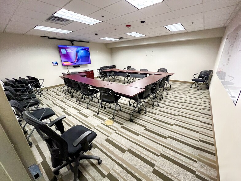 More Photos Of 500 W Illinois Ave, Midland Office For Lease