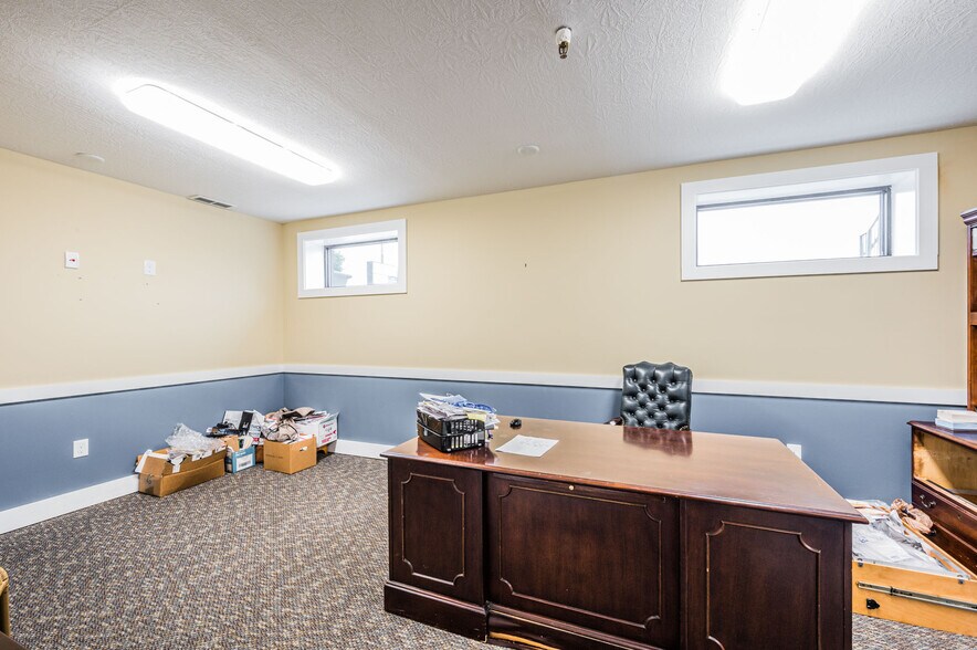 More Photos Of 1502 Westen St, Bowling Green Office For Sale
