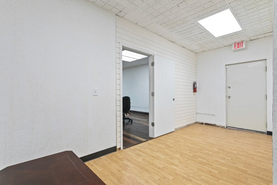 More Photos Of 6701 Beach Blvd, Jacksonville Freestanding For Lease