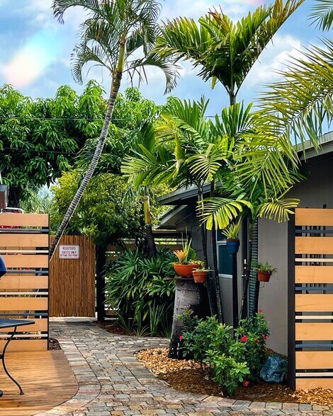 More Photos Of 2209 NE 26th St, Wilton Manors Hotel For Sale