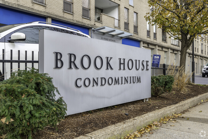 Primary Photo Of 77 Pond Ave, Brookline Apartments For Sale