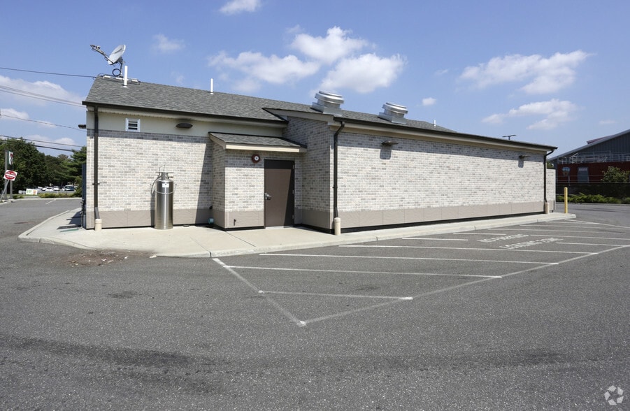 More Photos Of 1255 Melville Rd, Farmingdale Convenience Store For Sale