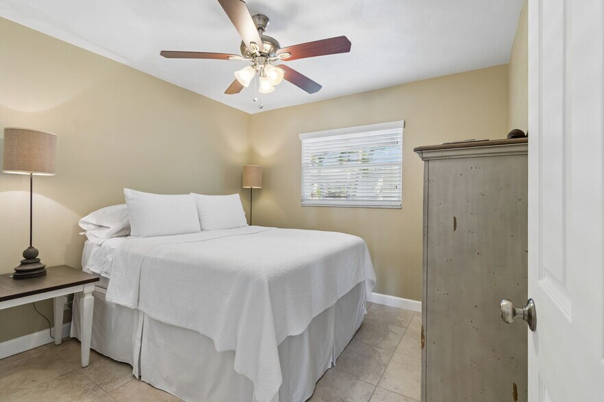 More Photos Of 2307 Bay Blvd, Indian Rocks Beach Apartments For Sale