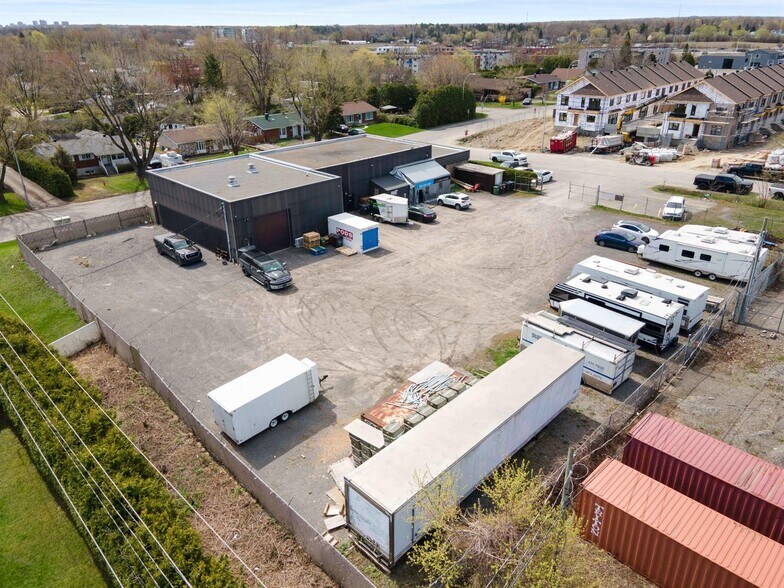 More Photos Of 509 Rue Papineau, Boisbriand Industrial For Sale
