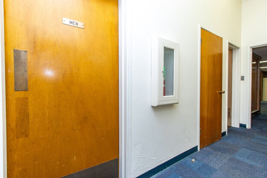 More Photos Of 971 E Broadway Ave, Atwater Office For Lease