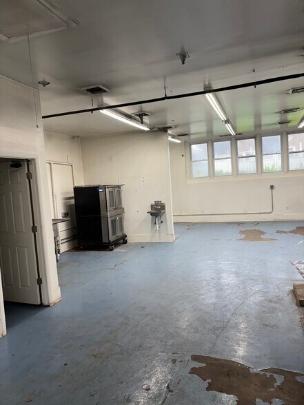 More Photos Of 708 N Division St, Peekskill Restaurant For Lease