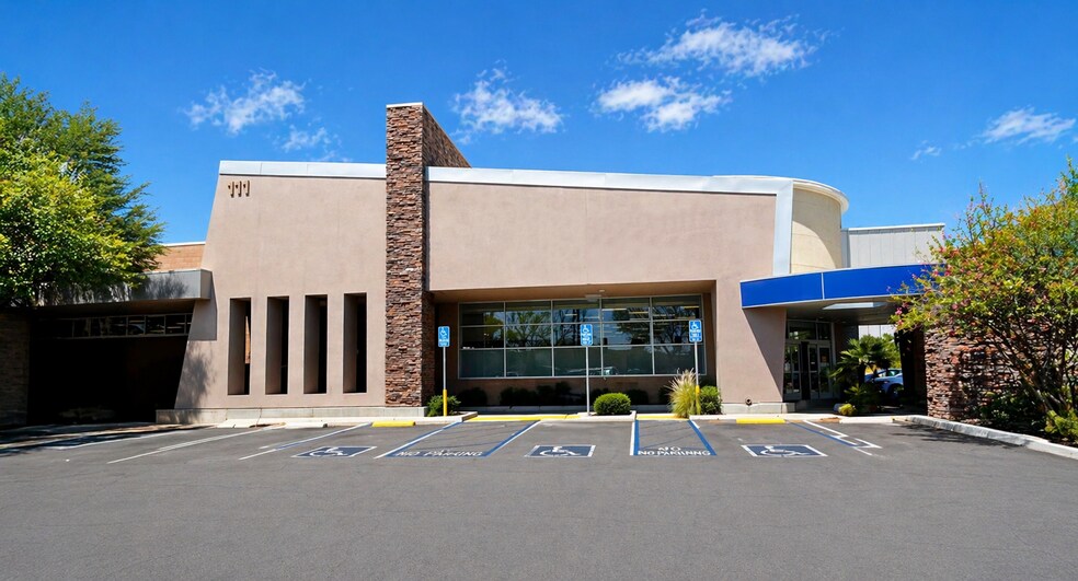 More Photos Of 111 S Sunrise Way, Palm Springs Drugstore For Lease