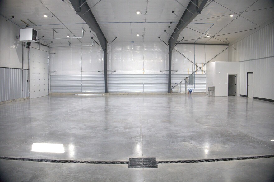 More Photos Of 162 Business Centre Cir, Driggs Warehouse For Lease