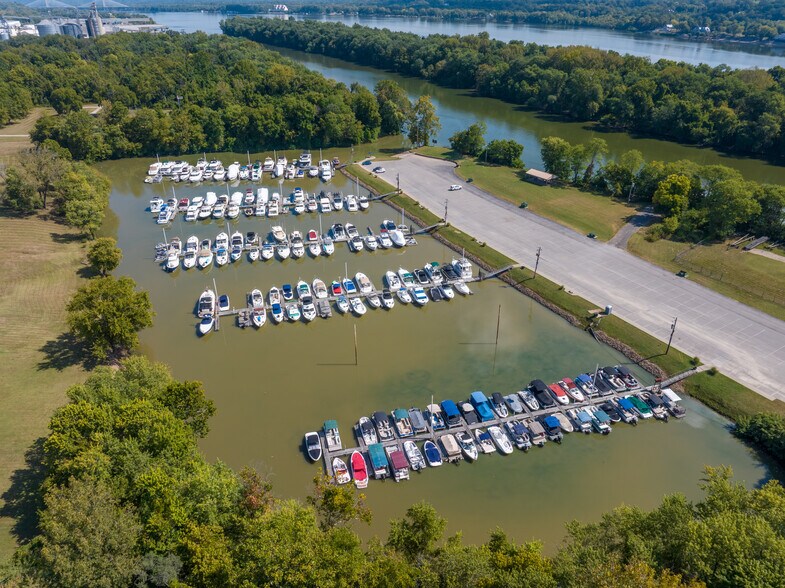More Photos Of 4000 Utica Pike, Jeffersonville Marina For Sale
