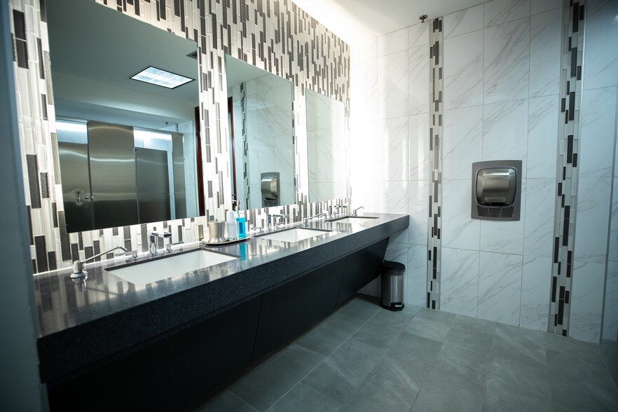 More Photos Of 15851 Dallas Pkwy, Addison Office For Sale