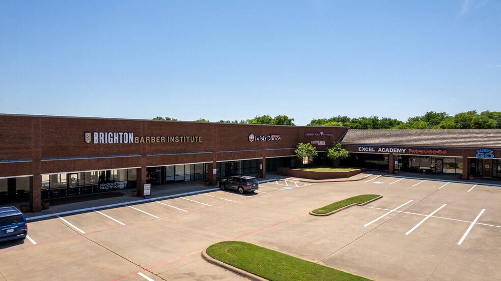 More Photos Of 109-189 W Harwood Rd, Hurst Unknown For Lease