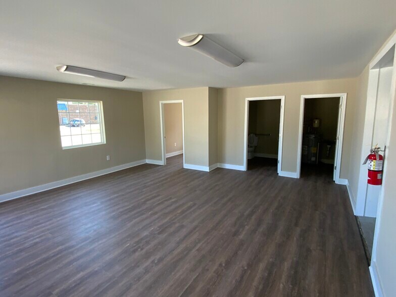 More Photos Of 805 S Clinton Ave, Dunn Auto Repair For Sale