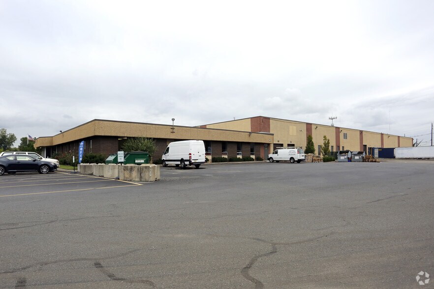 More Photos Of 969 Newark Tpke, Kearny Warehouse For Lease