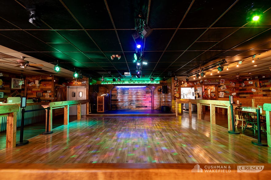 More Photos Of 2000 Midway Mall, Elyria Restaurant For Sale