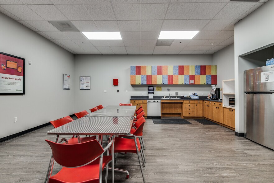 More Photos Of 4201 Marsh Ln, Carrollton Office For Sale