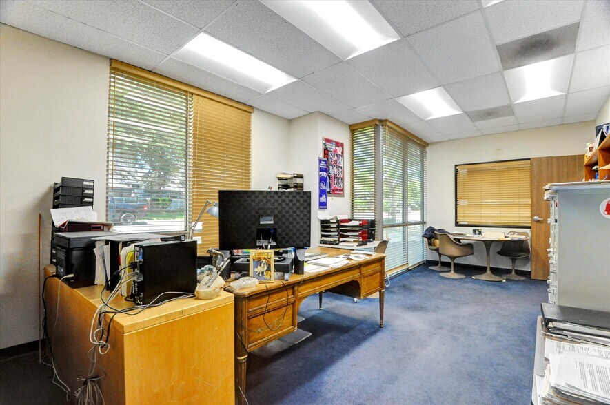 More Photos Of 920 W 10th St, Azusa Warehouse For Sale