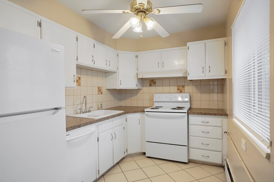 More Photos Of 3650 S Lincoln St, Englewood Apartments For Sale