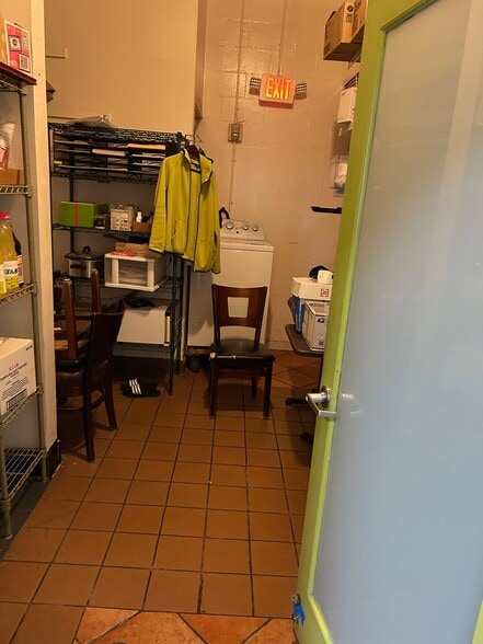 More Photos Of 9150-9198 W Olympic Blvd, Beverly Hills Storefront For Lease