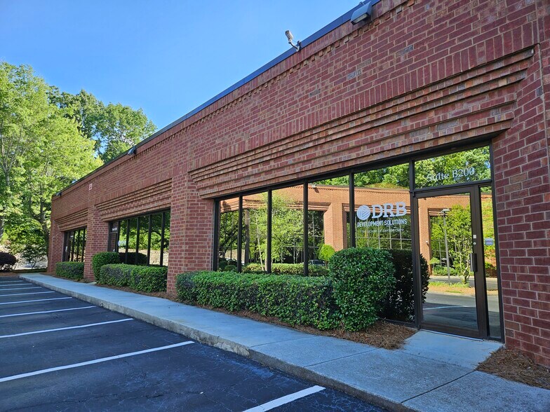 More Photos Of 6160 Peachtree Dunwoody Rd NE, Atlanta Loft Creative Space For Sale